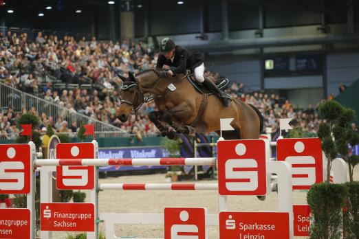 Foto: Vorjahressieger des Longines FEI World Cup, Niklas Krieg mit Carella startet auch in diesem Jahr bei der 20. Partner Pferd - Fotograf: Sportfotos-Lafrentz