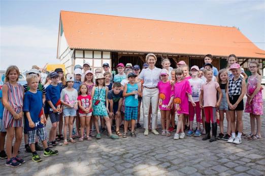 Foto: Den Besuch bei „ihren“ Sparkassen German Friendships wollte sich die designierte Präsidentin der EU-Kommission Ursula von der Leyen trotz randvollem Terminkalender nicht entgehen lassen - Fotograf: GF 