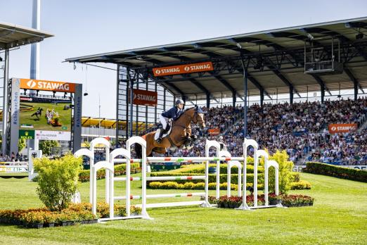 Foto: Das Foto zeigt US-Reiterin Lillie Keenan und ihren Hengst Kick on, die in der 2. Qualifikation zum Rolex Grand Prix nicht zu schlagen waren - Fotograf: Jasmin Metzner/CHIO Aachen Foto: Das Foto zeigt US-Reiterin Lillie Keenan und ihren Hengst Kick on, die in der 2. Qualifikation zum Rolex Grand Prix nicht zu schlagen waren - Fotograf: Jasmin Metzner/CHIO Aachen
