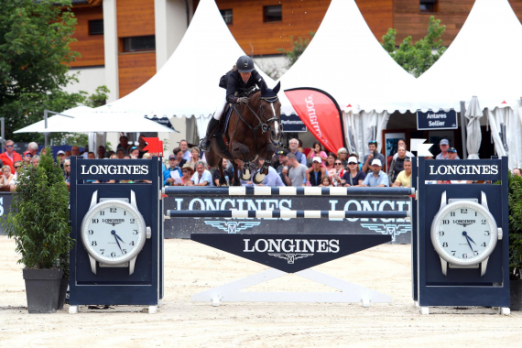 Foto: Barbara Schnieper im Sattel auf For Winja CH beim Grand Prix Longines