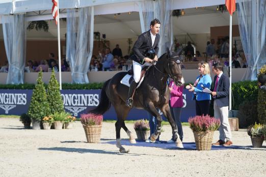 Foto: Sieger im Feld von 192 siebenjährigen Pferden - Thibaullt Philippaerts mit Crystal Claire - Fotograf: Sportfot