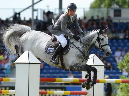 Foto: Ludger Beerbaum und Chiara wurden in Hickstead nur Zweite. Fotograf: Jochen Lübke- dpa