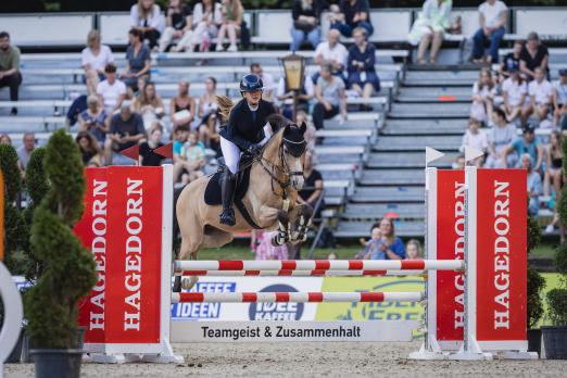 Foto: Luna Hagedorn und Mister Twister sausten in der Hagedorn Pony Trophy Tour Youngster zum Sieg - Fotograf: Johanna Milse