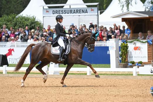 Foto: Von München zum Finaltriumph – Andrina Suter (SUI) und Del Curto zeigen mit siegreichen 77,756 % die beste Qualifikationsrunde der Saison 2022 - Fotograf: Hubert Fischer