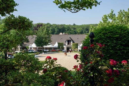 Foto: Man trifft sich auf dem Schafhof: 12.-15. Juli 2023 zum Schafhofs Dressurfestival und von 19. - 23. Juli 2023 zu den Europameisterschaften der Children und Junioren - Fotograf: Equitaris
