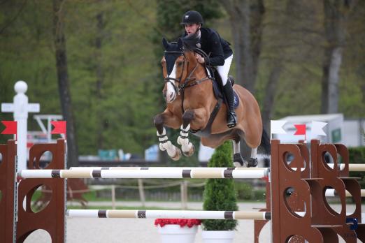 Foto: Alexander McLean (GBR) siegte in der Qualifikation zur Wertungsprüfung der BEMER Young Riders Tour in Compiègne (FRA 27. - 30. April 2023) - Fotograf: Agency Ecary