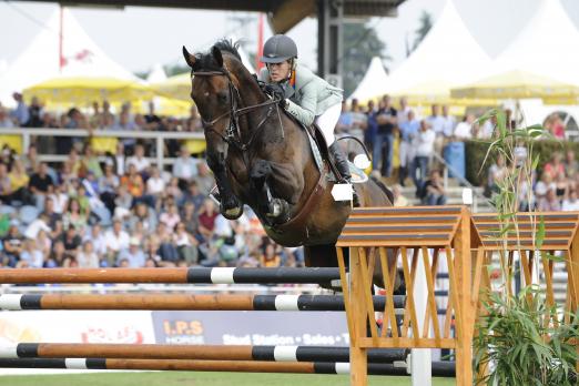 Foto: Reiten und Kochen bei Verden International - Meredith Michaels-Beerbaum - hier mit Checkmate im Großen Preis von Verden vor einigen Jahren - wechselt in diesem Jahr auch mal an den Herd von Sternekoch Wolfgang Pade - Fotograf: Frieler