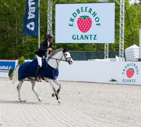 Foto: Guter Auftakt für Michael Kölz und Lexie Grey mit einem Sieg in der CSI2*-Tour - Fotograf: Thomas Hellmann