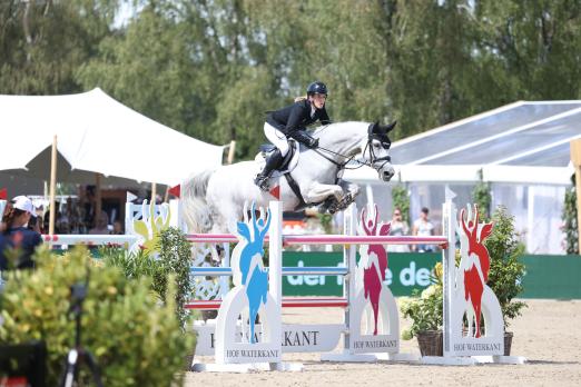 Foto: Sie mischt im Sport mit und ist Gastgeberin gemeinsam mit Ehemann Christoph Zimmermann - Janne Friederike Meyer-Zimmermann bittet zum CSI4* Hof Waterkant nach Pinneberg - Fotograf: ACP Andreas Pantel