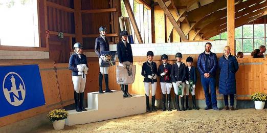 Foto: Der Nürnberger Burgpokal der norddeutschen Junioren ist neben der Qualifikation zum NÜRNBERGER BURG-POKAL der sieben bis neun Jahre alten Dressurpferde ein Glanzlicht des Schenefelder Hallen Dressurfestivals - Fotograf: Reitstall Klövensteen