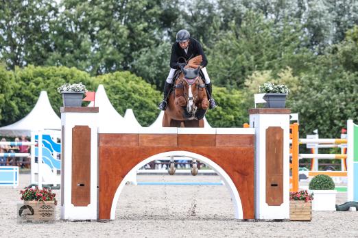 Foto: Hausherr und Landesmeister Jörg Naeve - hier mit Benur du Romet - tritt auch selbst beim CSE Ehlersdorf an - Fotograf: ACP Andreas Pantel
