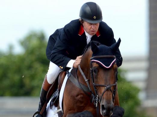 Foto: Nick Skelton feiert mit dem britischen Team sein besonderes Comeback - Fotograf: Neil Munns - dpa