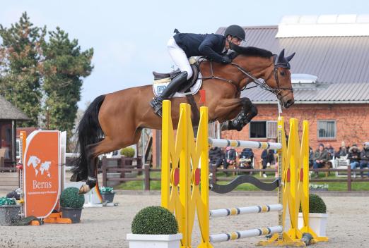 Foto: Aus Niederachsen angereist - Rene Dittmer und sein Farrera gewannen die Große Tour in Ehlersdorf am Samstag - Fotograf: ACP Andreas Pantel