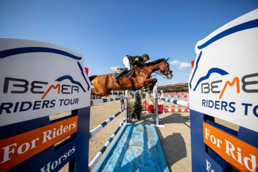 Foto: Nisse Lüneburg und Luca Toni gewannen in Münster die Qualifikation zur BEMER Riders Tour. Der Derbysieger ist auch bei der OWL Challenge in Paderborn dabei - Fotograf: Stefan Lafrentz