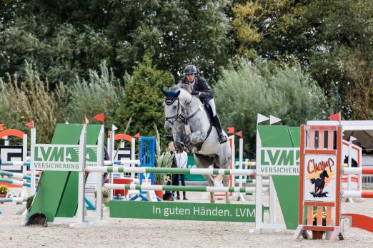 Foto: Nur noch bei drei Qualifikationen können sich Nachwuchstalente für das Finale des LVM Cups empfehlen. Michael Clausen und Conrad haben es bereits geschafft - Fotograf: Randy Kablau