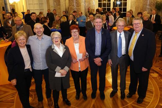Foto: 25 Jahre WRFC-Mitgliedschaft – die Jubilare beim WRFC-Empfang mit der Präsidentin Kristina Dyckerhoff (li.) und dem Vize-Präsidenten Dr. Hanns-Dietrich Rahn (re.) - Fotograf: Frank Hennig