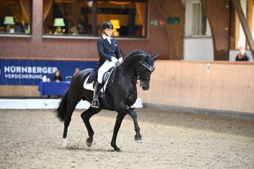 Foto: Susan Pape gewinnt in Schenefeld mit Harmony`s Eclectisch die Qualifikation in Schenefeld - Fotograf: Maximilian Schreiner