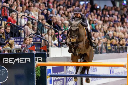 Foto: Paweena Wernke aus Holdorf hatte die schnellste Runde im Stechen des internationalen Weltranglisten-Springens mit dem 18-jährigen Nashville HR - Fotograf: sportfotos-lafrentz.de