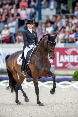 Foto: Sie ist meine Piaffen-Queen“ schwärmt Jessica von Bredow-Werndl, Aubenhausen, von ihrem Trakehner Spitzenpferd TSF Dalera BB nach drei Gänsehaut-Vorstellungen beim CHIO Aachen - Fotograf: Stefan Lafrentz