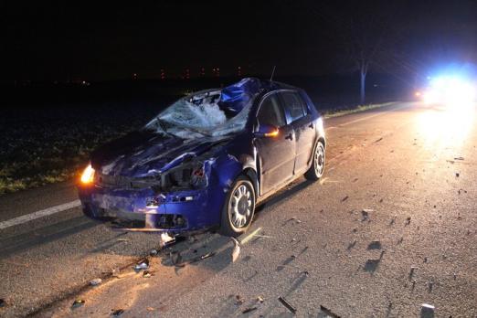 Foto: Die Autofahrerin hatte trotz der erheblichen Beschädigungen an ihrem Auto großes Glück und wurde "nur" leicht verletzt. - Fotograf: Polizei Paderborn