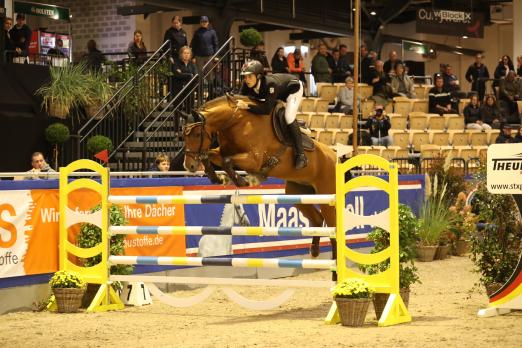 Foto: Mathies Rüder und Chicago M empfahlen sich mit dem Sieg in der Großen Tour für den Großen Preis am Samstag bei SH Holstein International - Fotograf: Huber