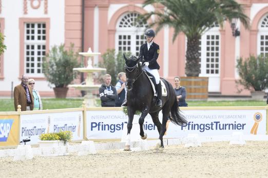 Foto: Doppelsiegerin in der Euro-Sichtung Children: Alina Hahn mit Riana - Fotograf: Equistock.de/Hartig