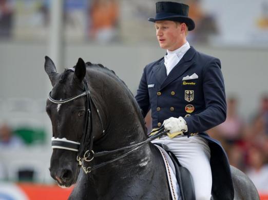 Foto: Matthias Rath und sein Pferd Totilas geben in Hagen bei Osnabrück nach acht Monaten ihr Comeback - Fotograf: Uwe Anspach - dpa