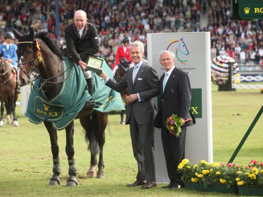 Foto: Michael Whitaker, es gratulieren v.r. ALRV-Präsident Carl Meulenbergh und Peter Streit, Geschäftsführer der ROLEX Deutschland GmbH