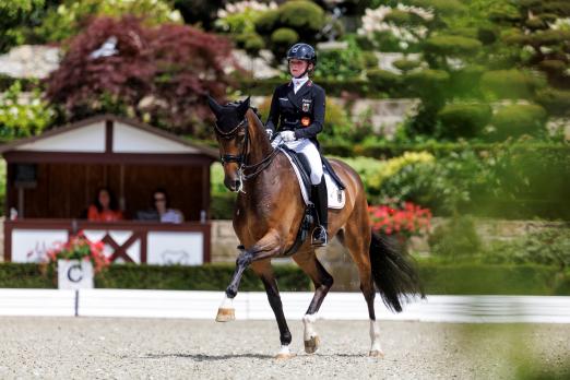 Foto: Tanzt mit Ihrer Prinzessin zum Bestergebnis für das deutsche Team: Rose Oatley auf Sommernacht - Fotograf: Sportfotos-Lafrentz.de