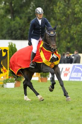 Foto: Süddeutscher Champion 2011: FST Livius mit Karina Köber - Fotograf: Robert Kraft