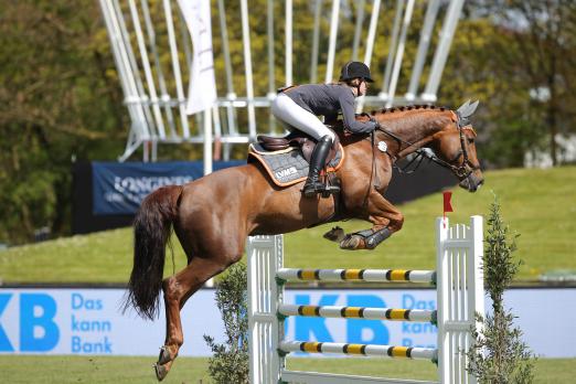 Foo: Doppelweltmeisterin Sandra Auffarth startet mit Nupafeed's La Vista in diesem Jahr beim Deutschen Spring-Derby in Klein Flottbek - Fotograf: Sportfotos-Lafrentz.de 