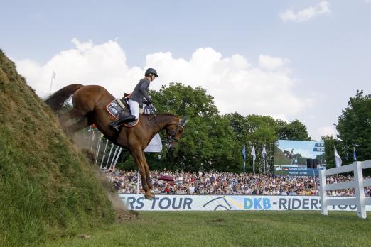 Foto: Mit Nupafeed's La Vista gelang Weltmeisterin Sandra Auffarth ein Nullfehlerritt im Deutschen Spring-Derby, jetzt kommt sie zur Paderborn Challenge auf den Schützenplatz - Fotograf: Sportfotos-Lafrentz