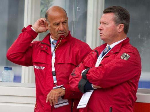 Foto: Holger Schmezer (r) und Jonny Hilberath waren gut befreundet - Fotograf: Uwe Anspach - dpa