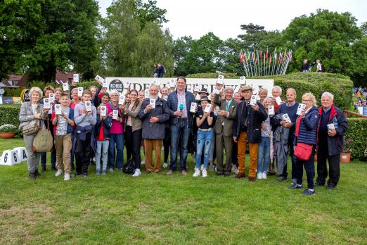 Foto: Der Reitverein Bad Schwartau und Umgebung e.V. konnte sich als Gewinnerverein der J.J. Darboven Vereins-Initiative beim Derby 2019 in Hamburg präsentieren - Fotograf: Sportfotos-Lafrentz