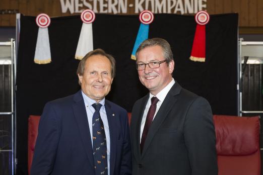 Foto: Für die Zukunft der Paderborn Challenge: Meinolf Päsch (TuPaRe) und Bürgermeister Michael Dreier - Fotograf: Thomas Hellmann