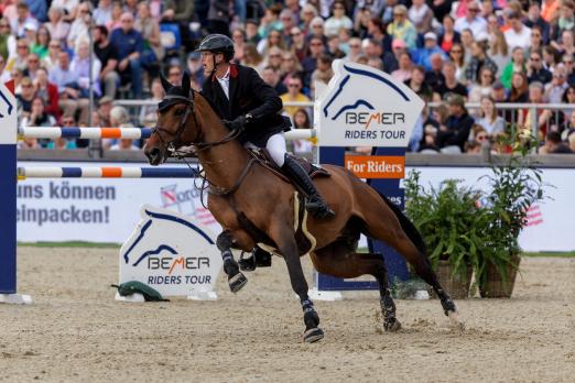 Foto: Sieg für Harm Lahde (GER) mit Oak Grove's Commander Bond in der Qualifikation zur ersten Wertungsprüfung der BEMER Riders Tour - Fotograf: Sportfotos-Lafrentz.de
