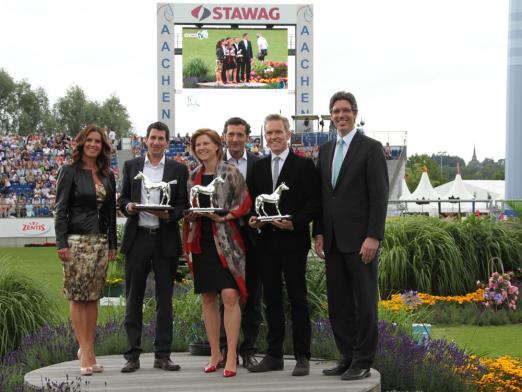 Foto: Katarina Witt, Ingo Rockenberg (Dradio Wissen), Maren Höfle und Henning Rütten (NDR), Jan Tönjes (St. Georg) und Aachens Oberbürgermeister Marcel Philipp - Fotograf: chioaachen.de