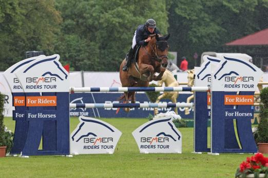 Foto: Simone Blum und Ciara PS konnten erste Punkte für das Ranking der BEMER Riders Tour bei der 1. Etappe in Hagen a.T.W. sammeln - Fotograf: Sportfotos-Lafrentz.de