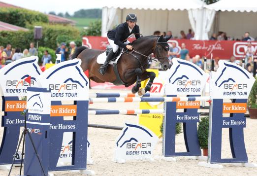 Foto: Frisch aus der Sommerpause - Contario fliegt mit Michael Viehweg zum Sieg! - Fotograf: Roger Müller