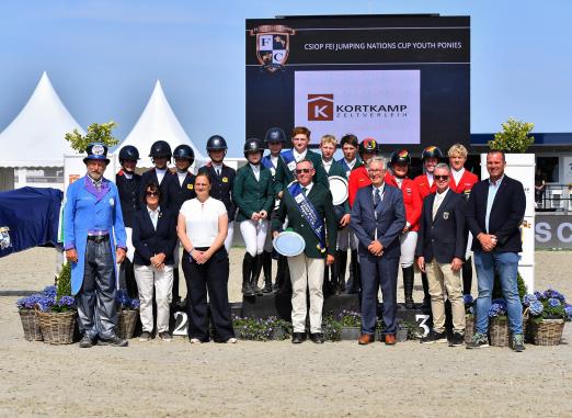 Foto: Spannendes Duell im Nationenpreis: Deutschland belegt zweiten Platz bei den Ponyreitern - Fotograf: © Foto Rüchel 