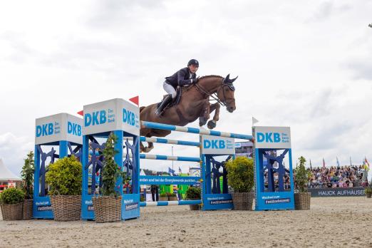 Foto: Ziel erreicht - Patrick Stühlmeyer hat mit Drako de Maugre den Großen Preis der Deutschen Kreditbank AG bei Horses & Dreams meets Sweden gewonnen - Fotograf: Stefan Lafrentz