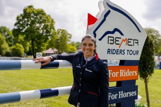 Foto: Alexa Stais - Südafrikanerin mit Wohnsitz in Niedersachsen - ist aktuell die beste Amazone in der BEMER Riders Tour und erobert an diesem Wochenende München - Fotograf: Stefan Lafrentz