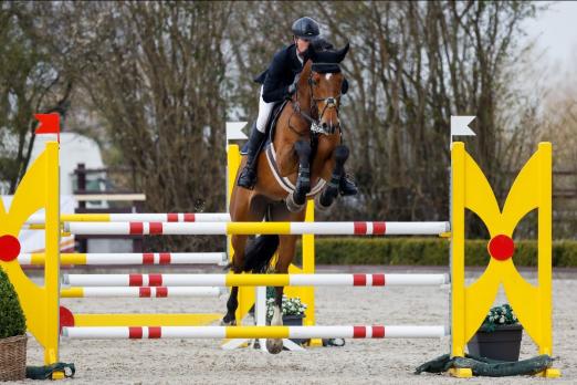Foto: Sven-Gero Hünicke konnte sich in Ehlersdorf gleich über zwei Siege mit dem jungen Chanio freuen - Fotograf: Fotografie CB
