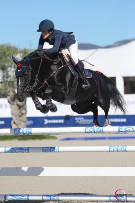 Foto: Springreiterin JESSICA SPRINGSTEEN (USA, im Bild auf Tiny Dancer) ist die neue Markenbotschafterin für TOMMY HILFIGER Equestrian in Europa - Fotograf: SportFot