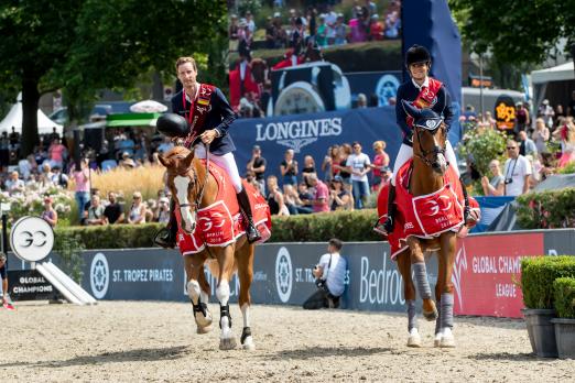 Foto: Das Team St. Tropez Pirates mit Edwina Tops-Alexander (AUS) - California und Pieter Devos (BEL) - Claire Z gewann die GCL-Etappe in Berlin - Fotograf: Sportfotos-Lafrentz