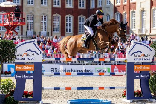 Foto: Auf der westfälischen Comme il Faut-Tochter Carla entschied der 25-jährige Phillip Schulze Tophoff am Nachmittag die Qualifikation zur fünften Etappe der BEMER Riders Tour für sich - Fotograf: Sportfotos-Lafrentz.de