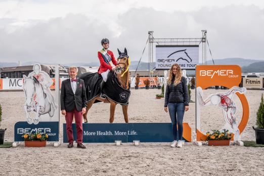 Foto: Trug sich als dritte Siegerin in die BEMER Young Riders Tour ein - Chiara Coppo gewann in Tschechien die Wertungsprüfung - Fotograf: Equifo
