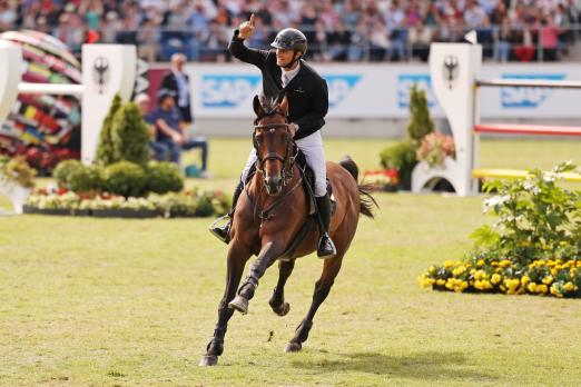 Foto: Würde gerne auch im August so jubeln: Richard Vogel träumt von der Teilnahme an den FEI World Championships Aachen 2026 - Fotograf: ALRV/Andreas Steindl Foto: Würde gerne auch im August so jubeln: Richard Vogel träumt von der Teilnahme an den FEI World Championships Aachen 2026 - Fotograf: ALRV/Andreas Steindl