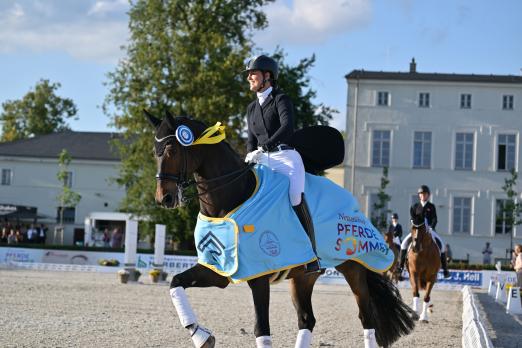 Foto: Vorjahressiegerin Dominique Filion (NED) mit The Boss beim Neustädter Pferdesommer 2025 - Fotograf: Björn Schröder