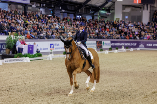 Foto: Siegerin im Preis der VR Bank zwischen den Meeren im FEI Dressage World Cup - Dänemarks Nanna Skodborg Merrald mit Blue Hors Zepter - Fotograf: Stefan Lafrentz